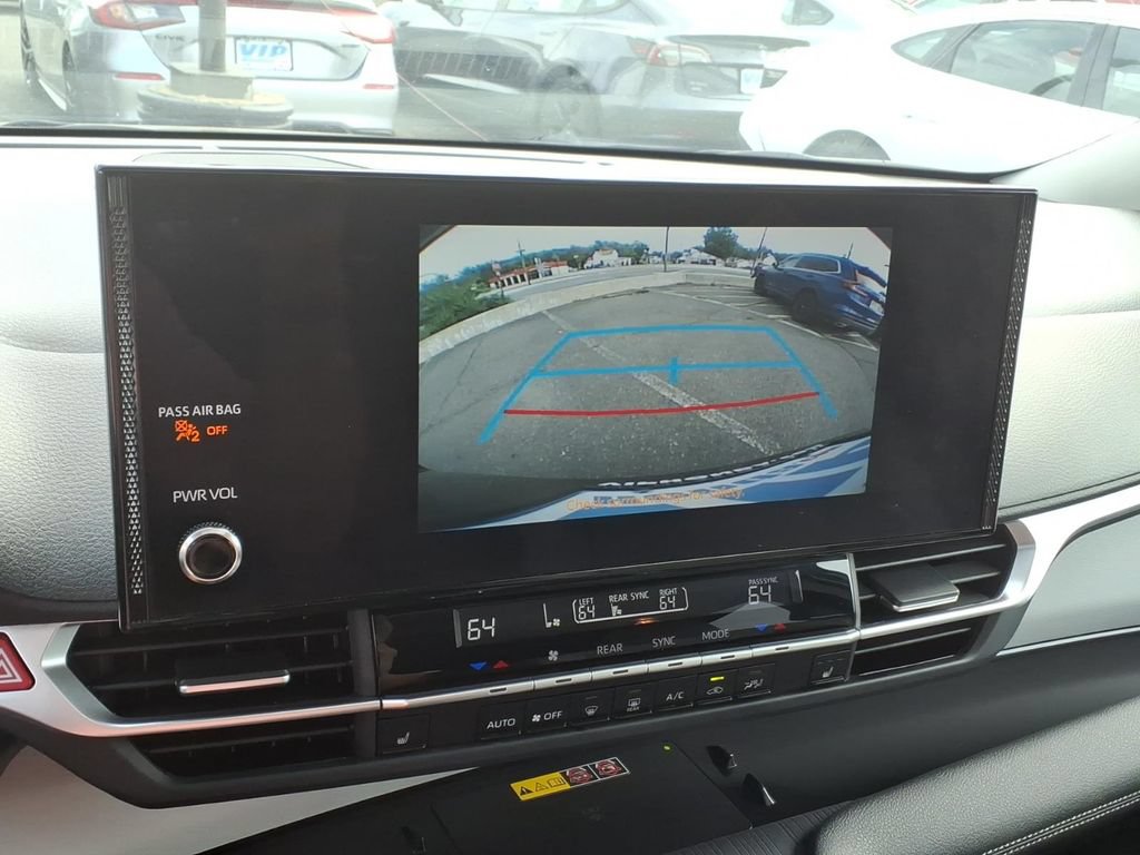 Used 2025 Toyota Sienna XLE FWD image 22