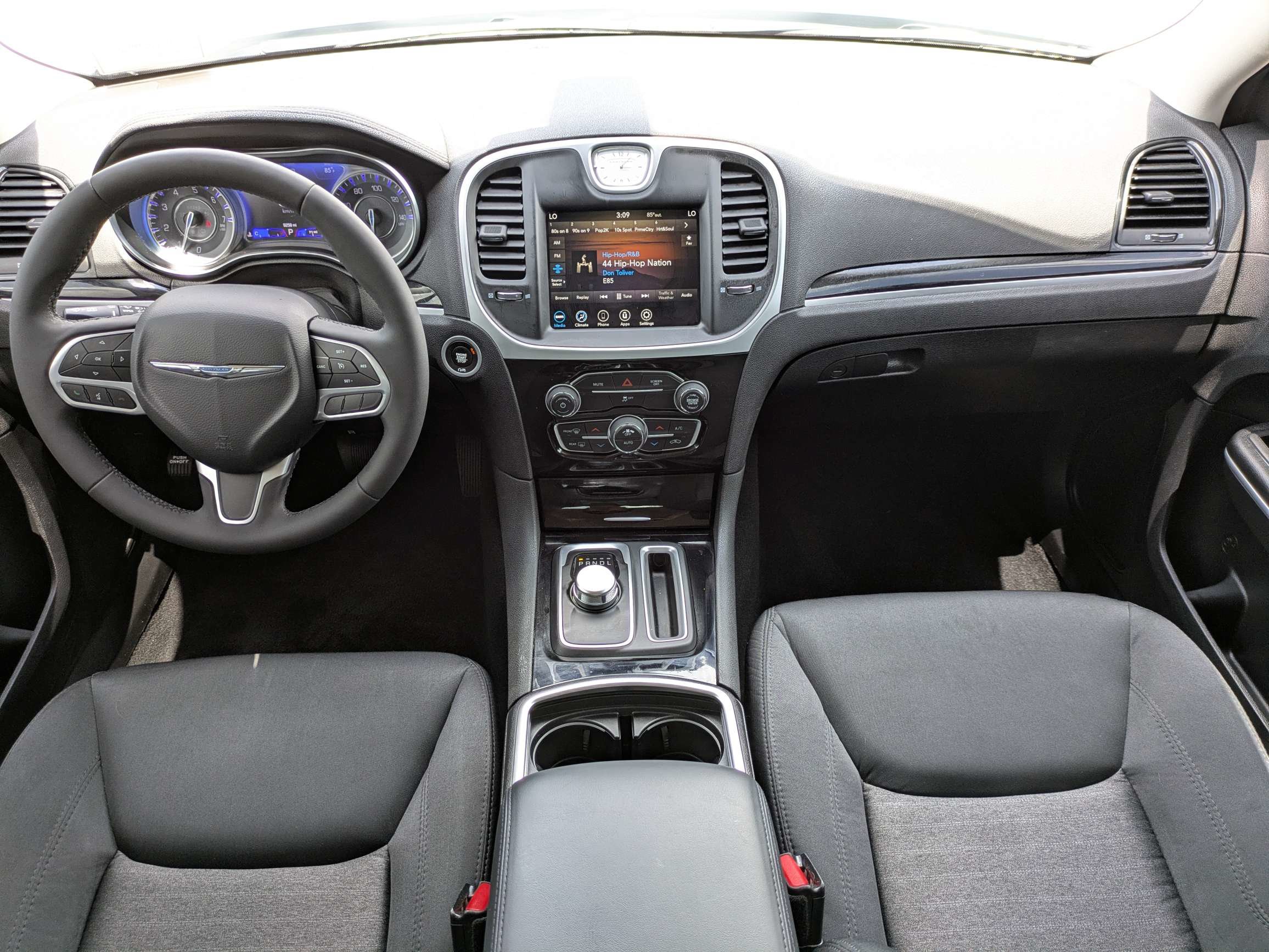 Used 2023 Chrysler 300 Touring RWD image 16