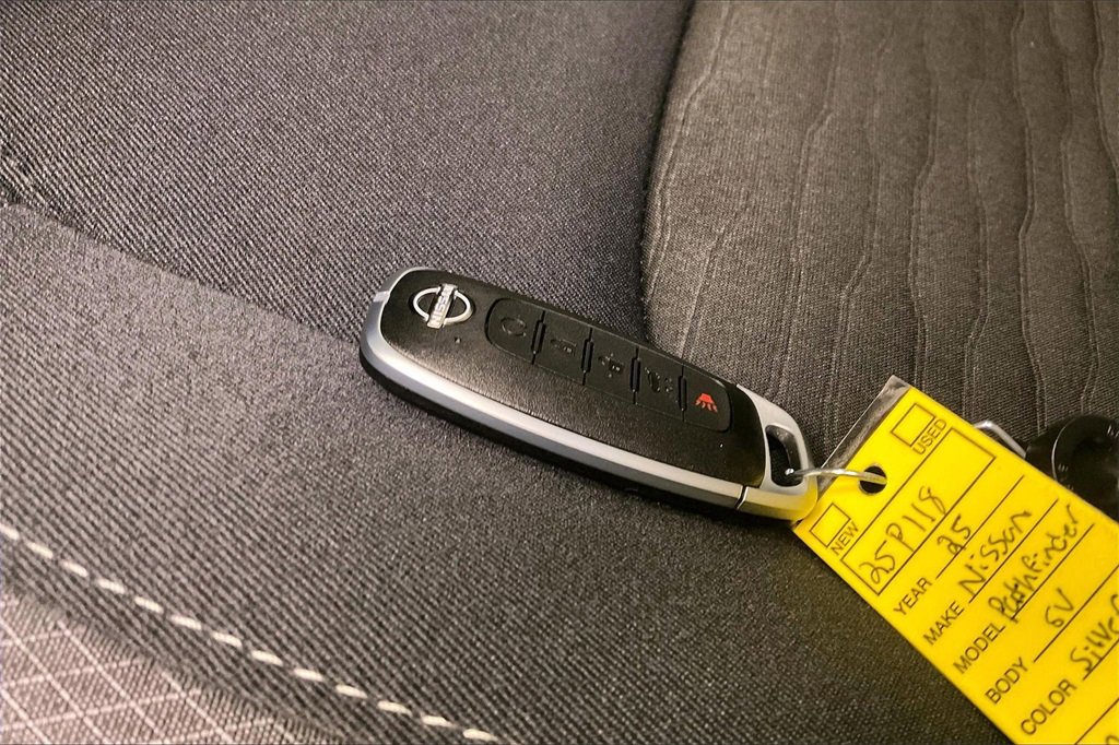 Certified 2025 Nissan Pathfinder SV image 10