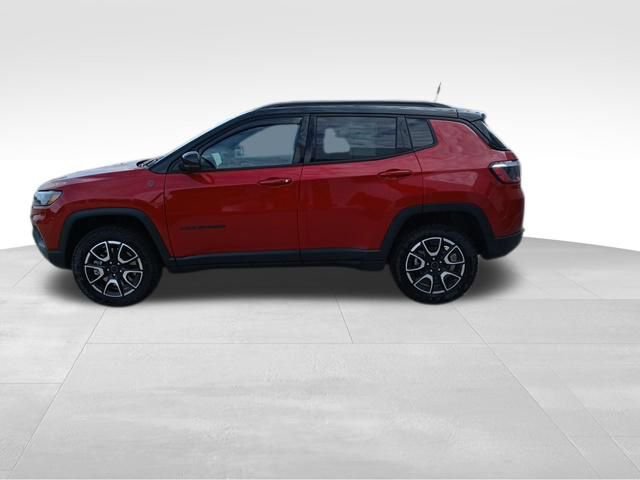 Used 2026 Jeep Compass Trailhawk w/ Trailer Tow Group AWD/4WD image 2