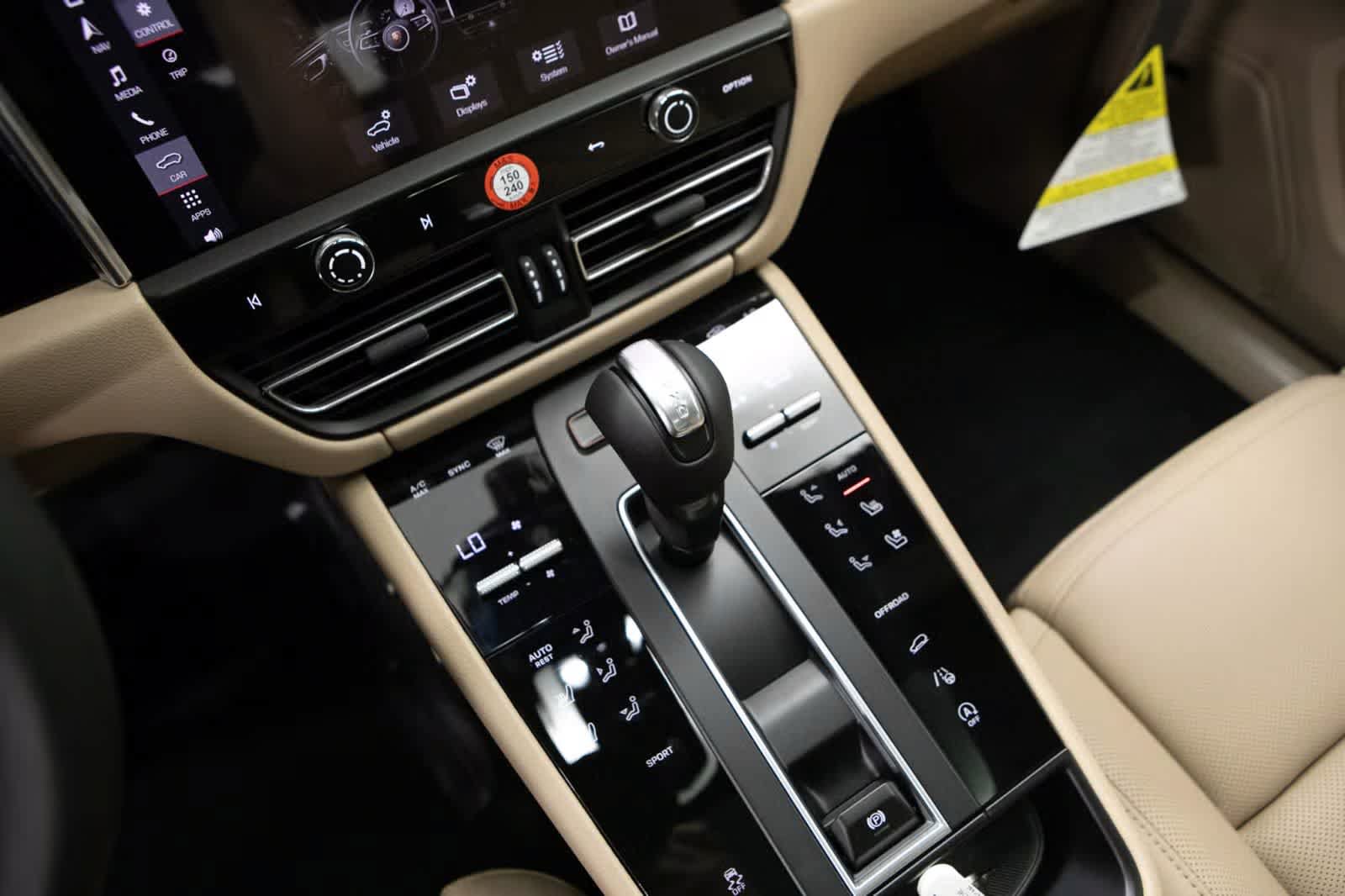 Certified 2026 Porsche Macan AWD/4WD image 26