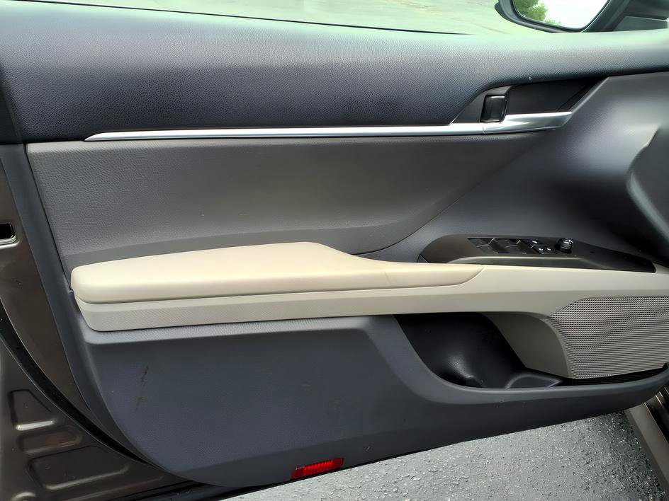 Used 2023 Toyota Camry LE FWD image 16