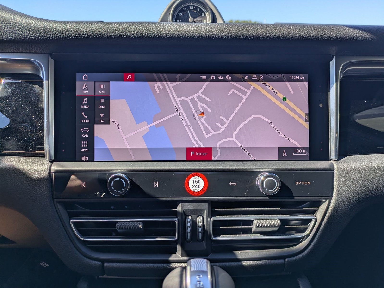 Certified 2026 Porsche Macan AWD/4WD image 18