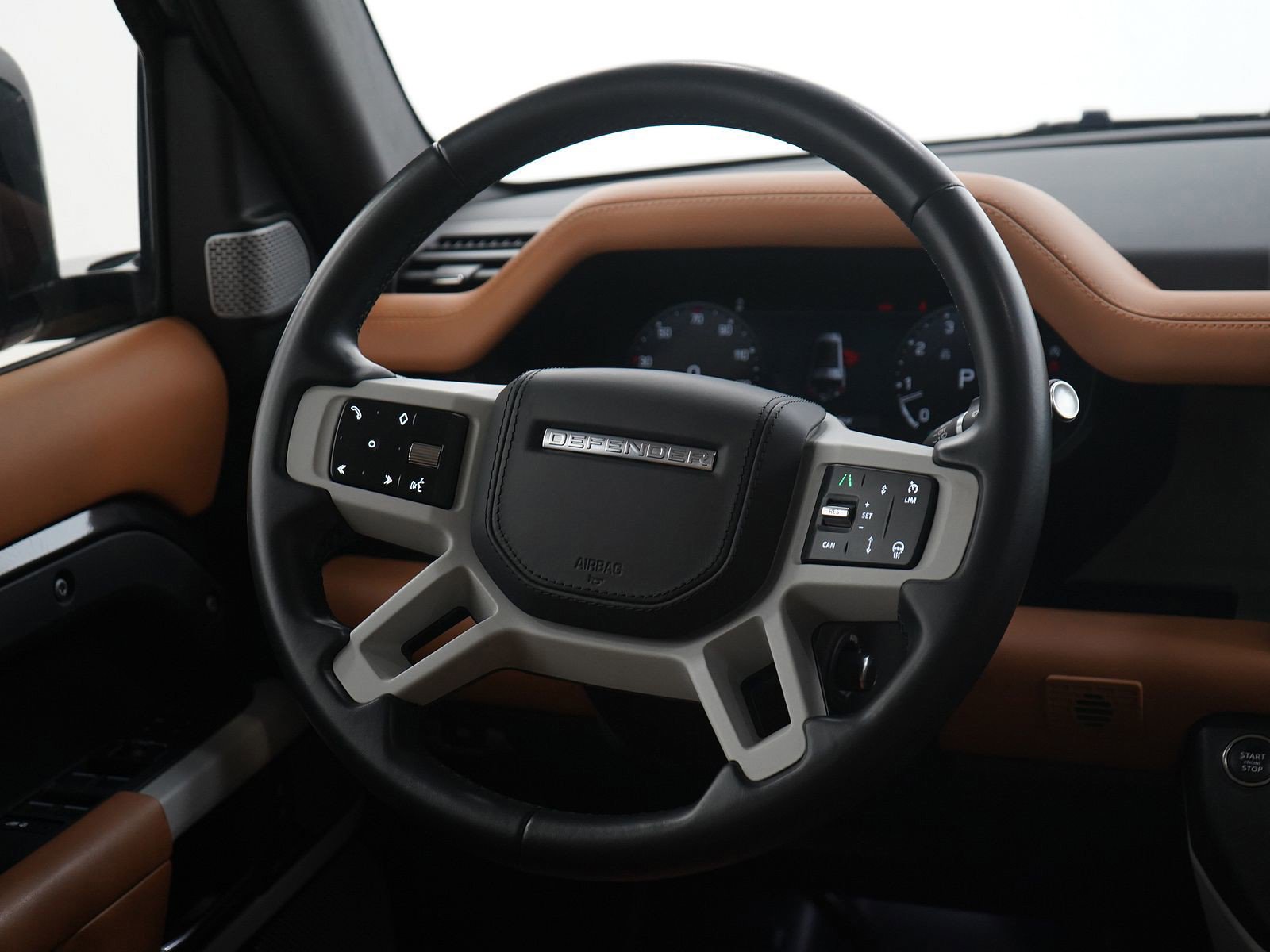 Used 2023 Land Rover Defender 130 First Edition image 15