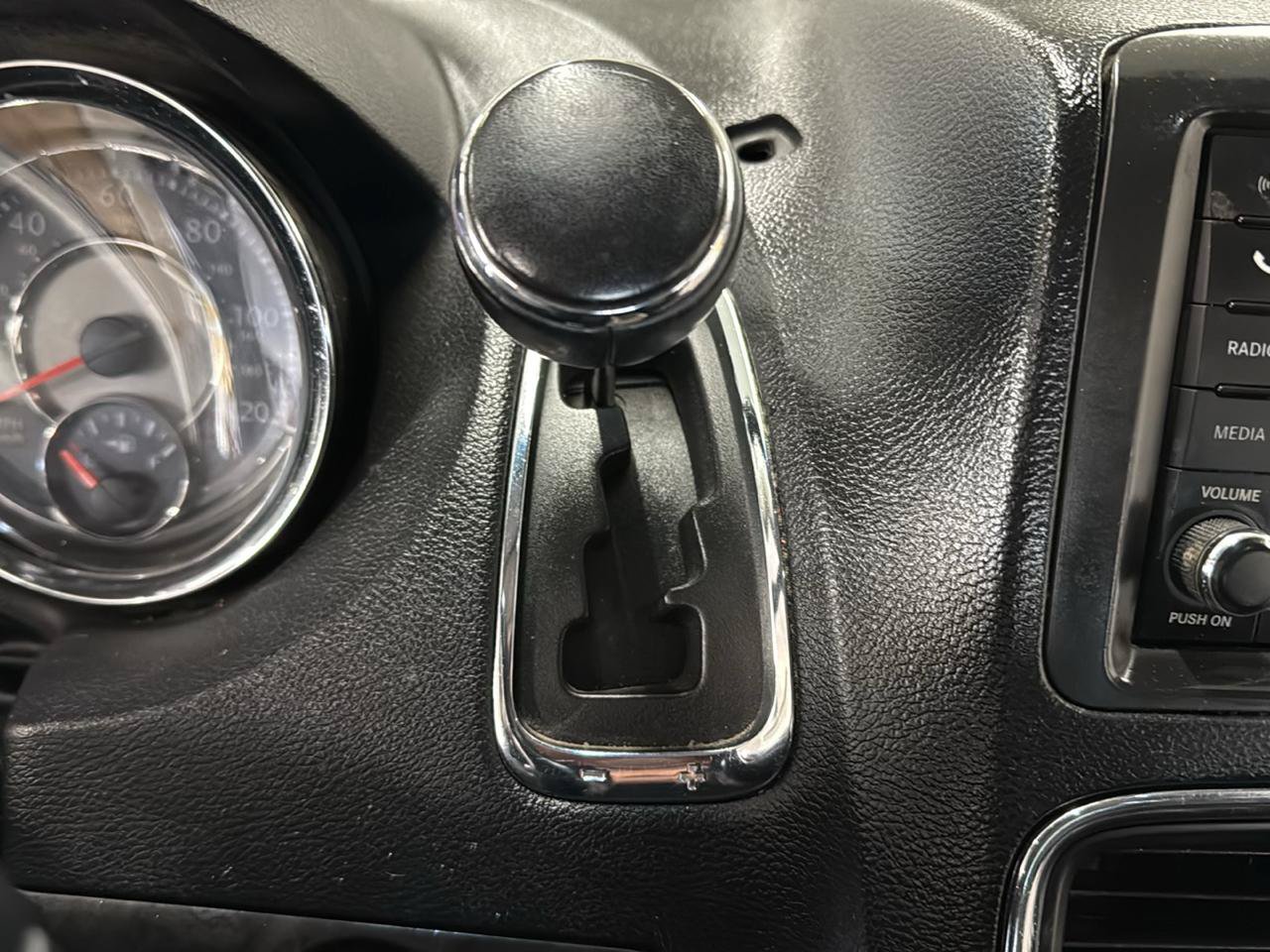 Used 2015 Chrysler Town & Country Touring FWD image 16
