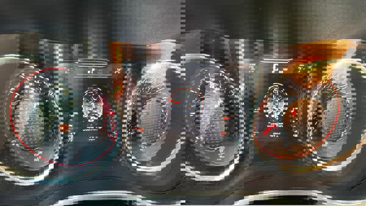 Used 2016 Dodge Challenger R/T Scat Pack w/ Leather Interior Group image 12