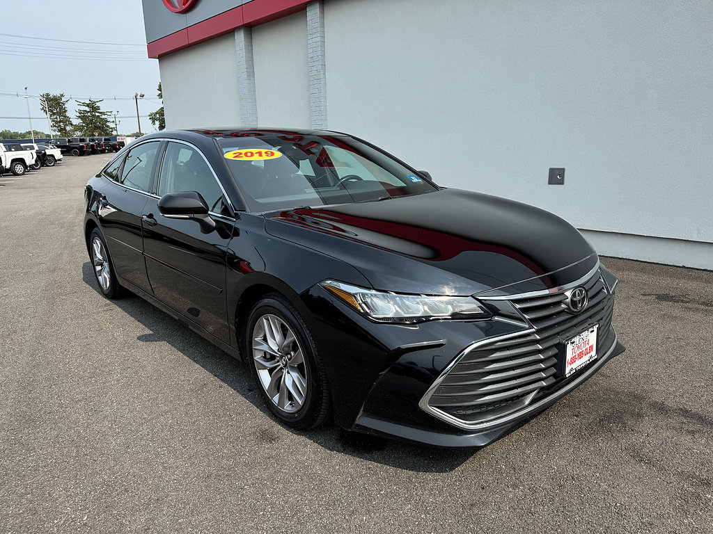 Used 2019 Toyota Avalon XLE w/ Moonroof Package FWD image 4