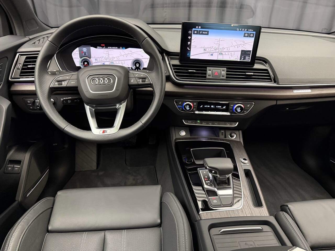 Used 2024 Audi Q5 e Prestige w/ Prestige Package image 14