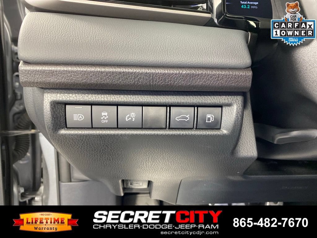 Used 2025 Toyota Camry XSE FWD image 12