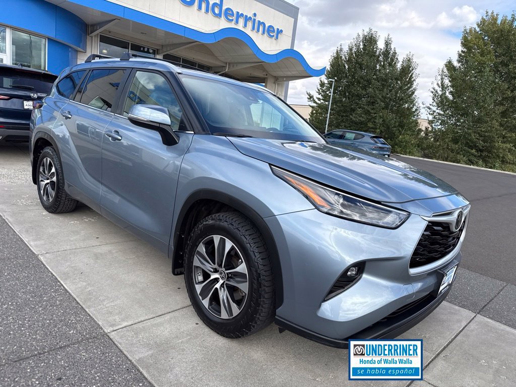 Used 2024 Toyota Highlander XLE AWD/4WD image 1