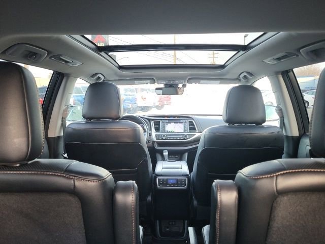 Used 2017 Toyota Highlander Limited Platinum image 6