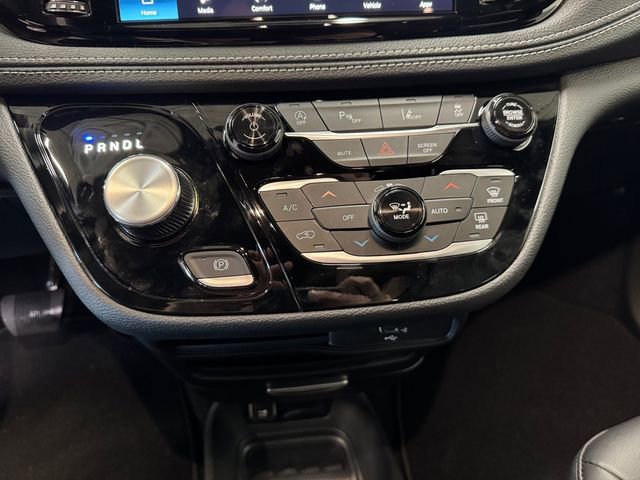 New 2026 Chrysler Pacifica Select FWD image 3
