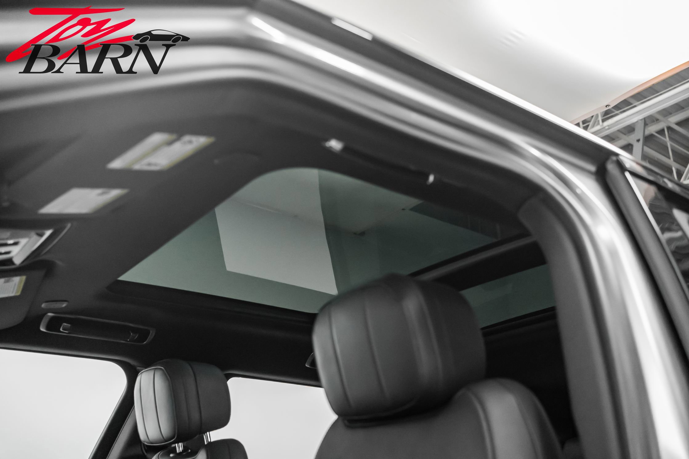 Used 2023 Land Rover Range Rover SE image 25