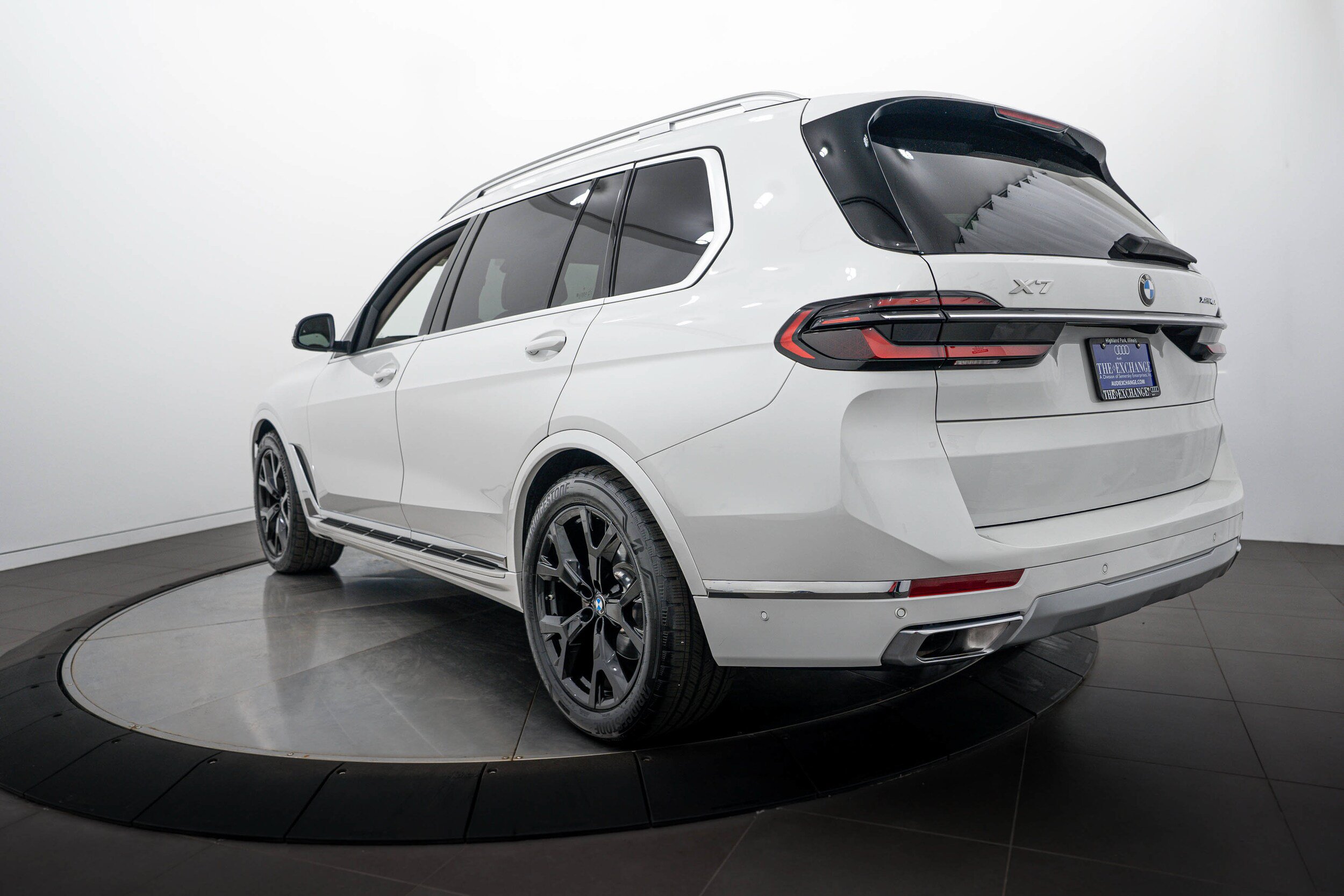 Used 2023 BMW X7 xDrive40i w/ Parking Assistance Package AWD/4WD image 5