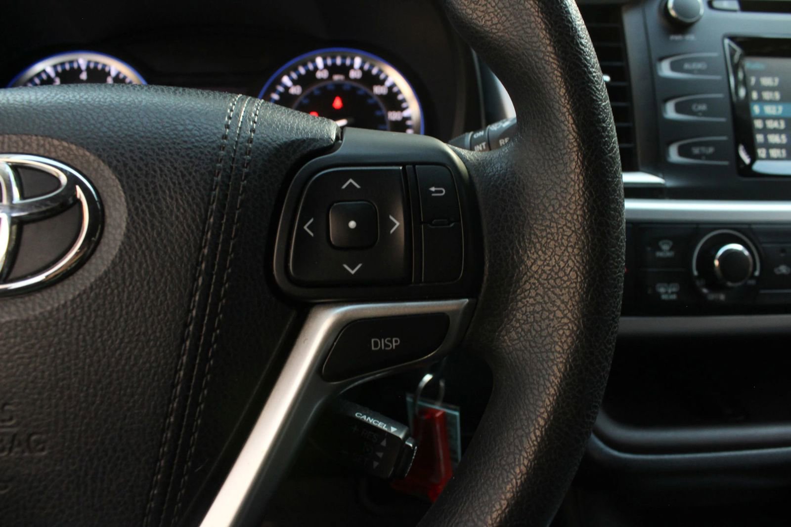 Used 2016 Toyota Highlander LE AWD/4WD image 30