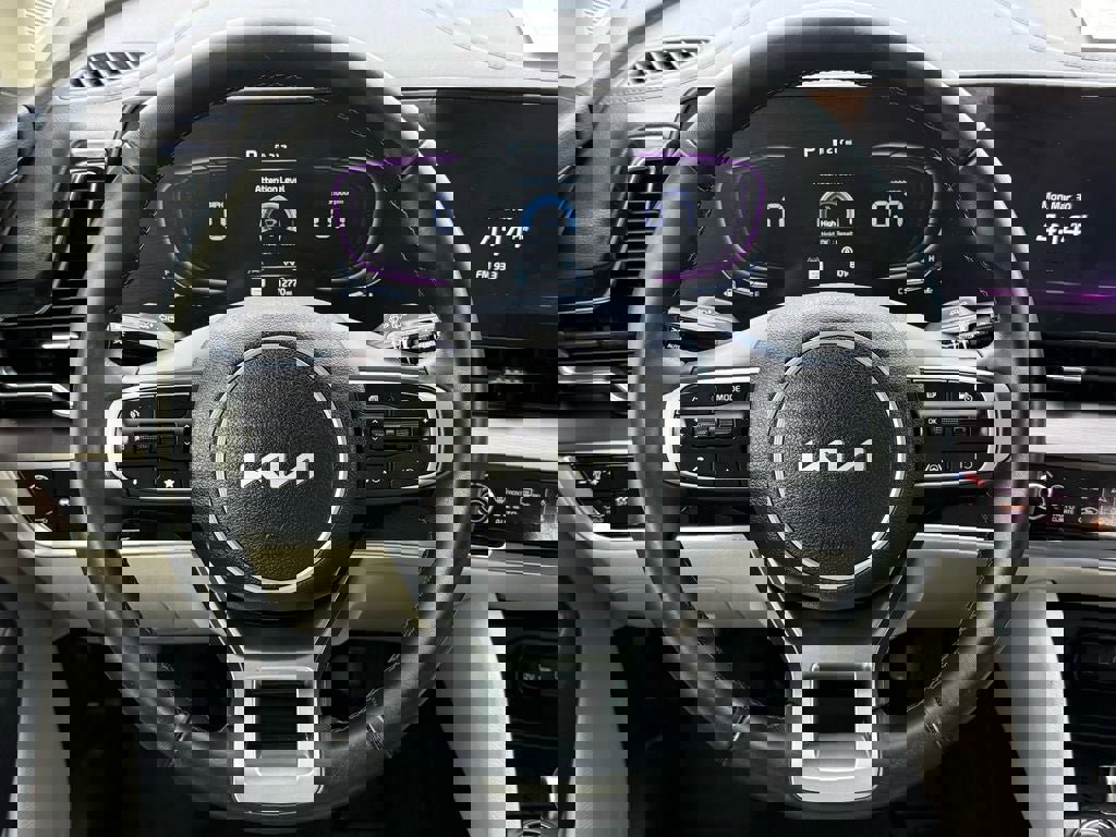 Used 2025 Kia Sportage EX w/ Premium Package image 19