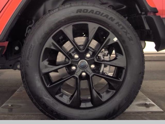 Used 2025 Jeep Wrangler Sahara 4xe image 21