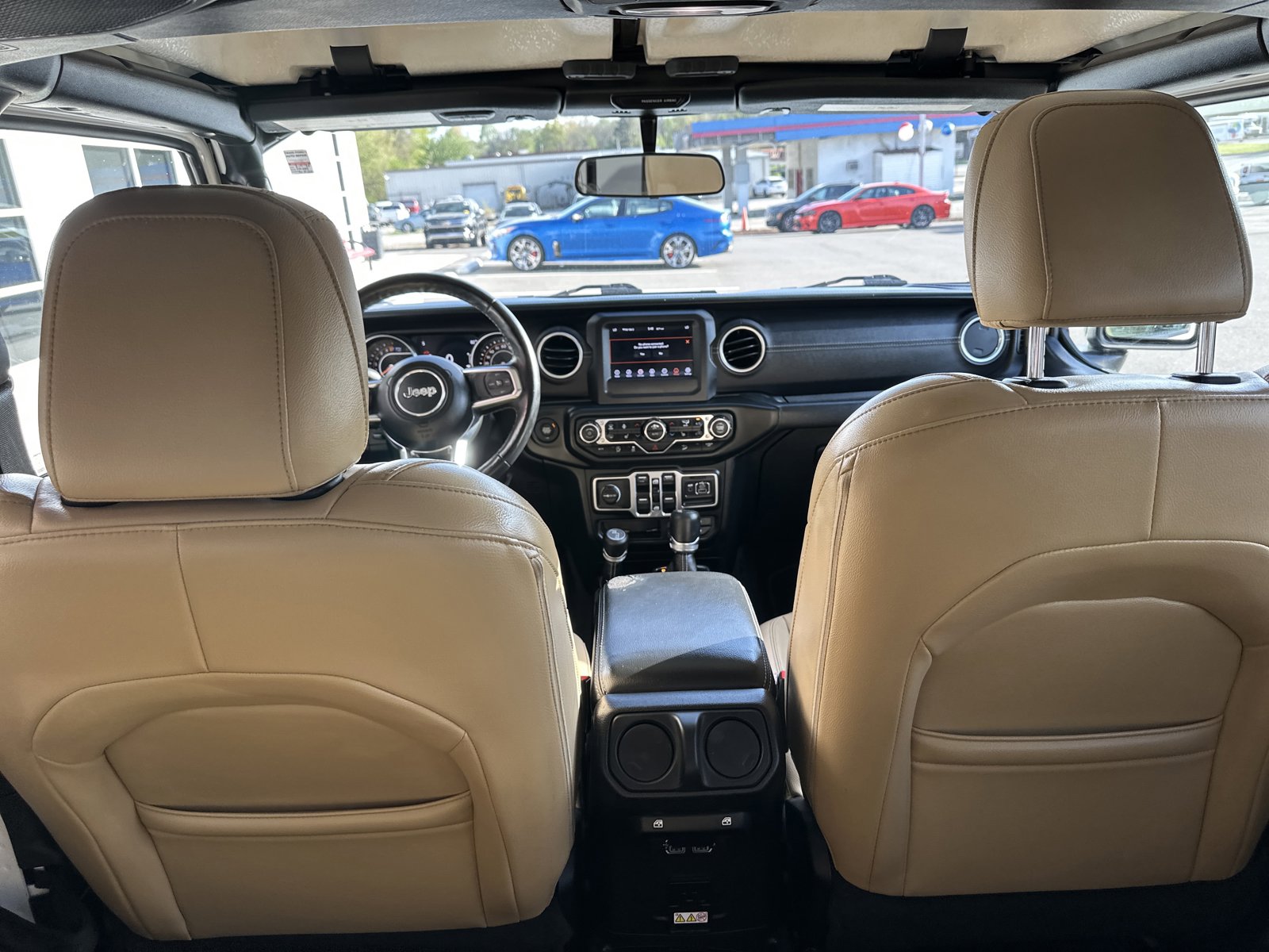 Used 2018 Jeep Wrangler Unlimited Sahara w/ Cold Weather Group AWD/4WD image 25