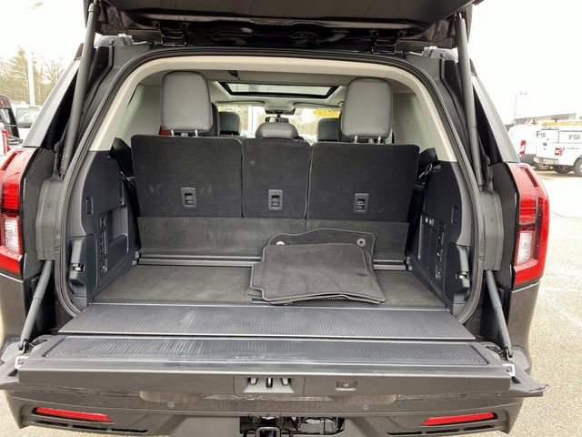 Used 2025 Ford Expedition Active image 5