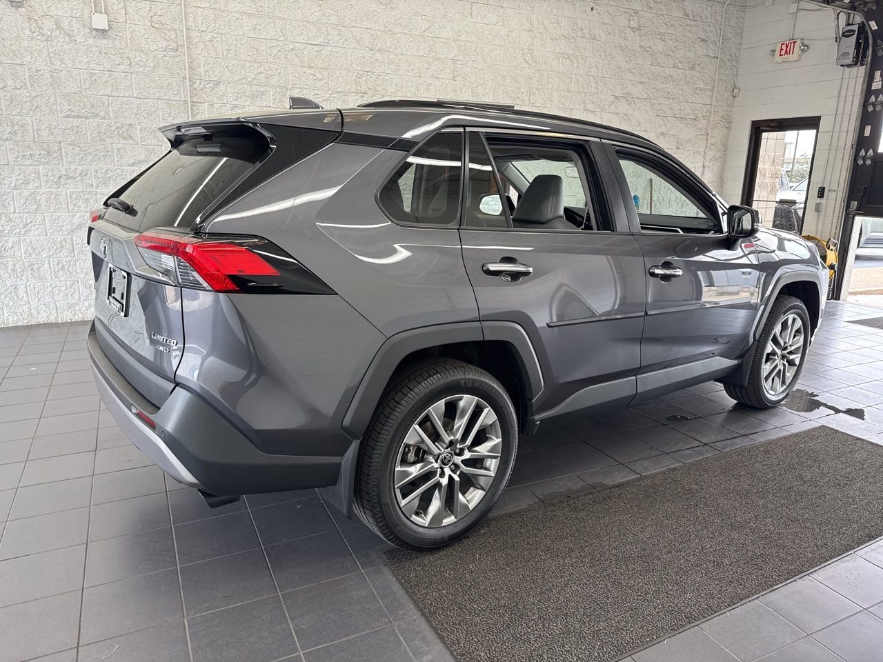 Used 2022 Toyota RAV4 Limited w/ Limited Grade Weather Package AWD/4WD image 8