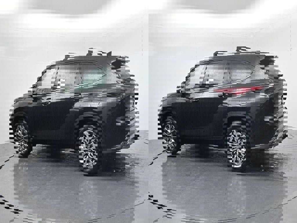 New 2026 Toyota Highlander Platinum image 5