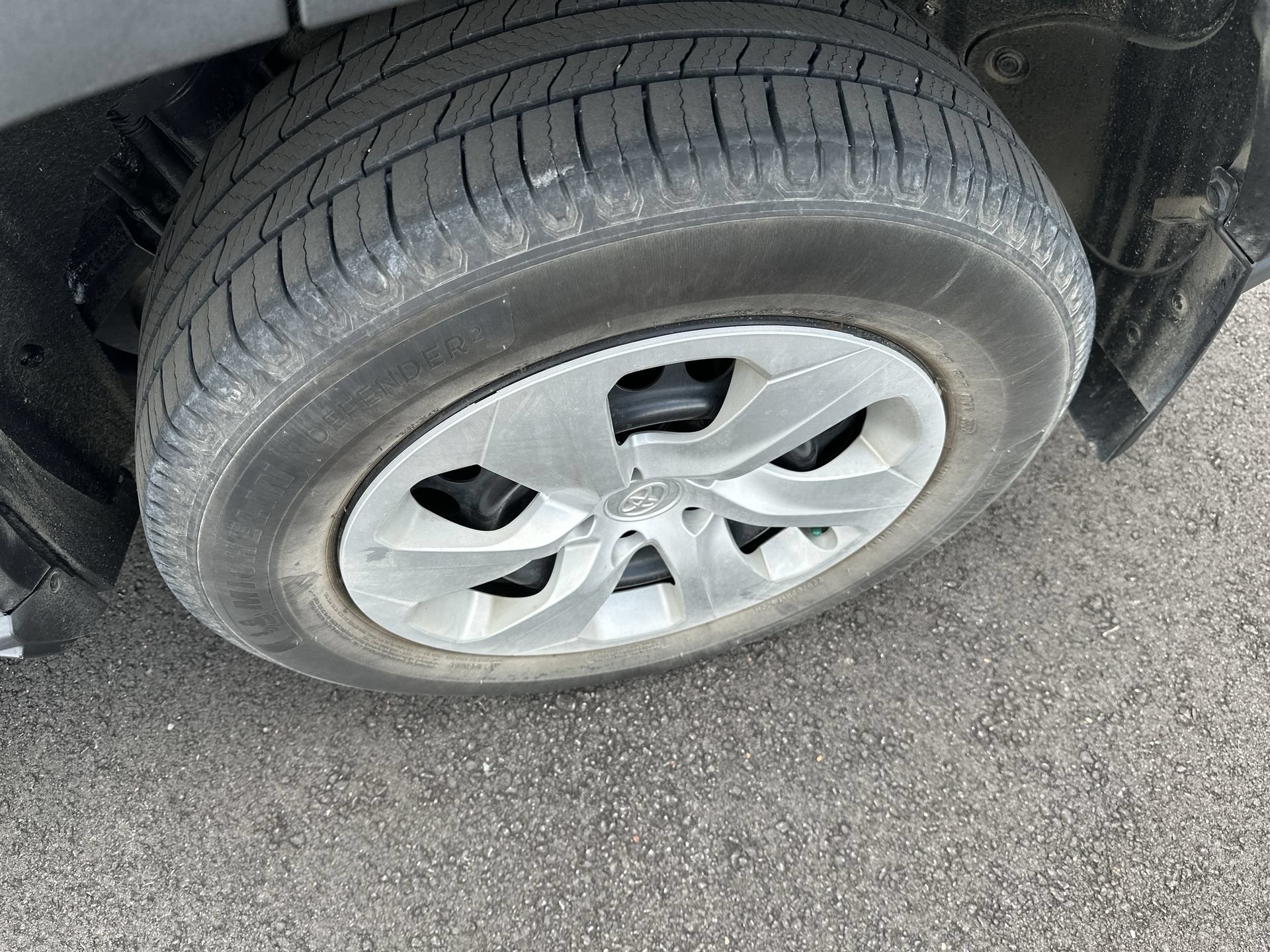 Used 2019 Toyota RAV4 LE FWD image 28
