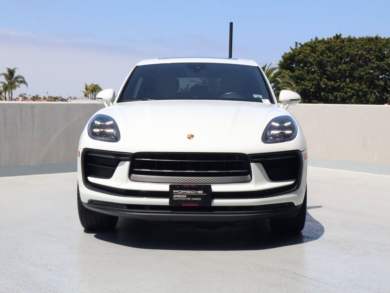 Certified 2022 Porsche Macan AWD/4WD image 6
