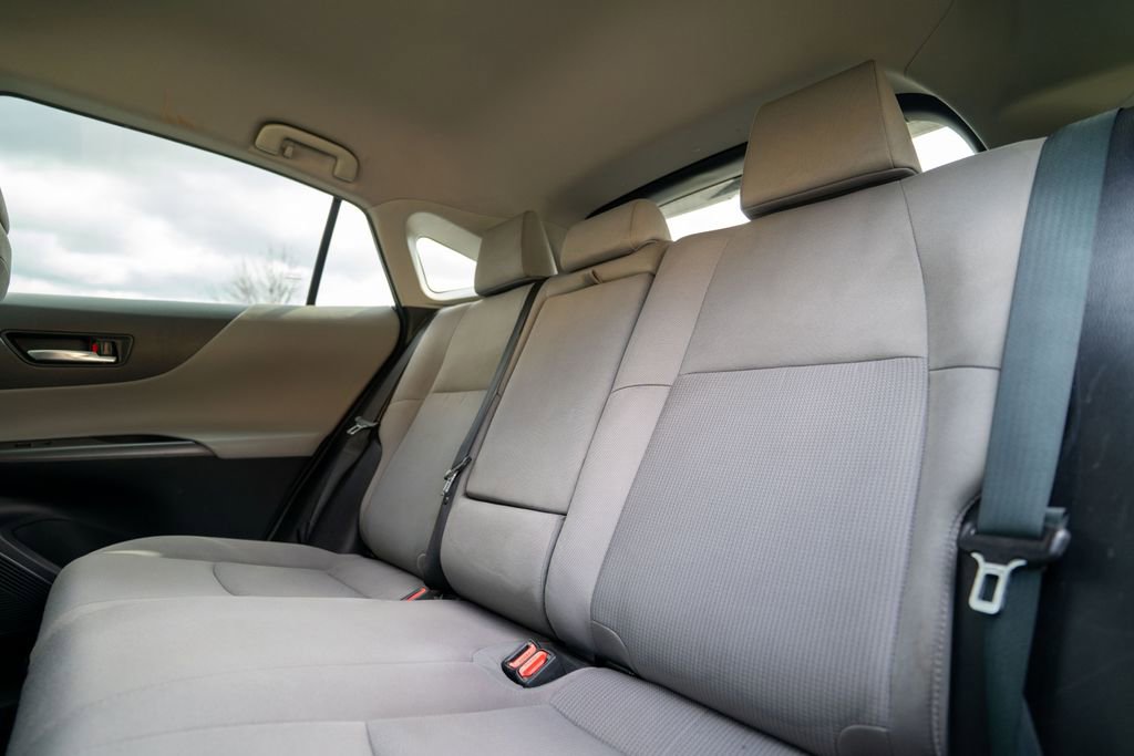 Used 2022 Toyota Venza LE image 32