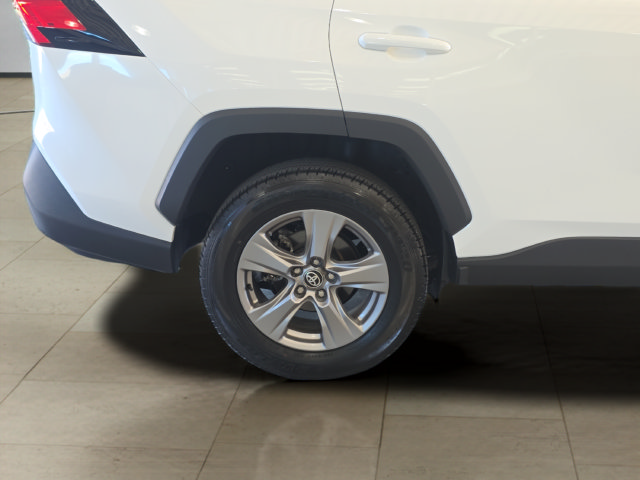 Used 2024 Toyota RAV4 XLE AWD/4WD image 30