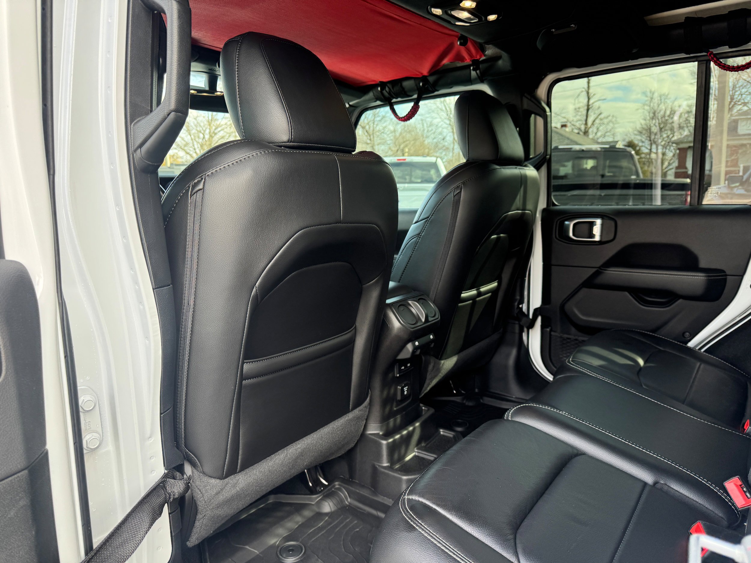 Used 2020 Jeep Wrangler Unlimited Sahara image 13