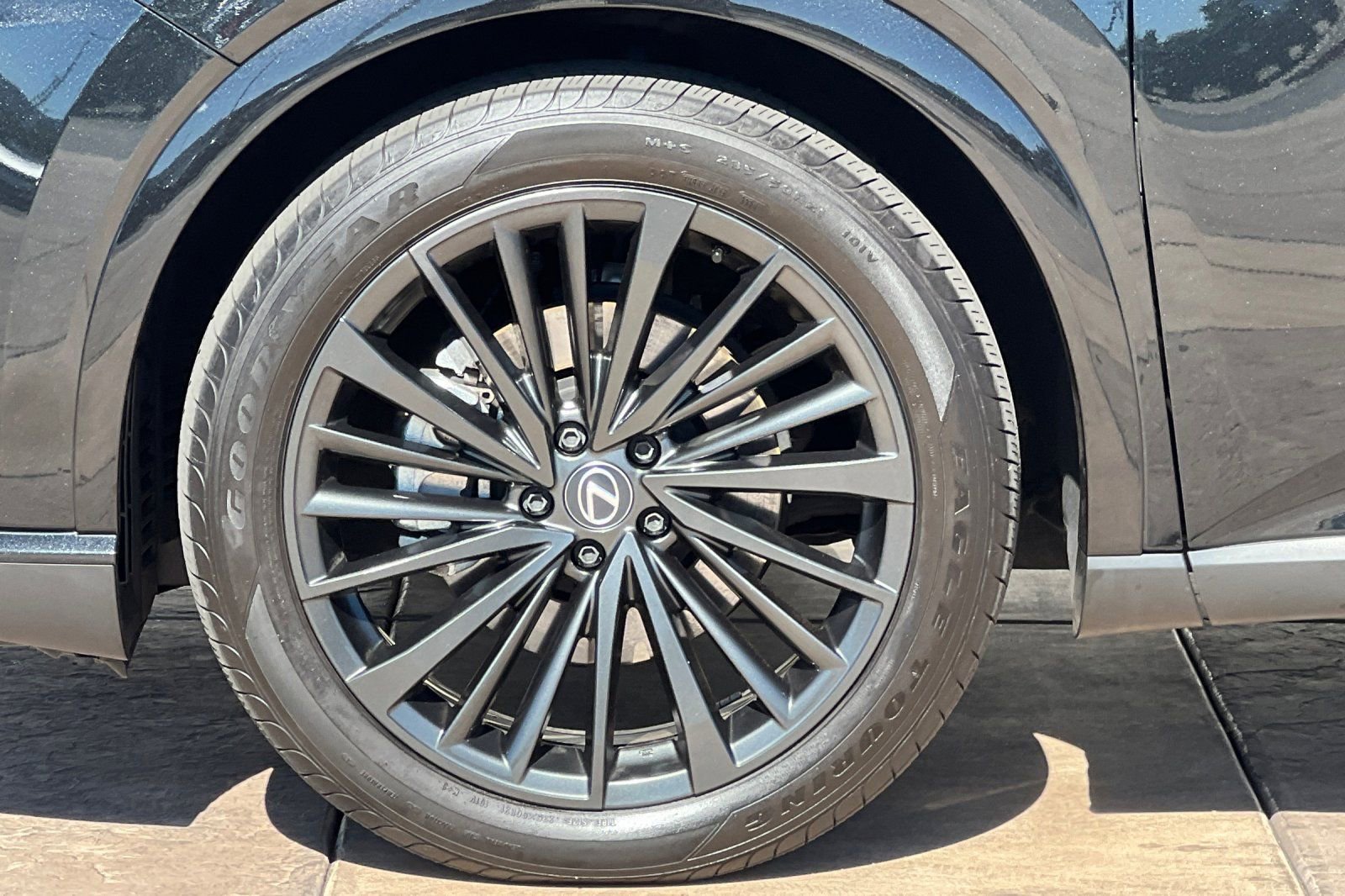 Used 2024 Lexus RX 450h AWD w/ Luxury Package image 33