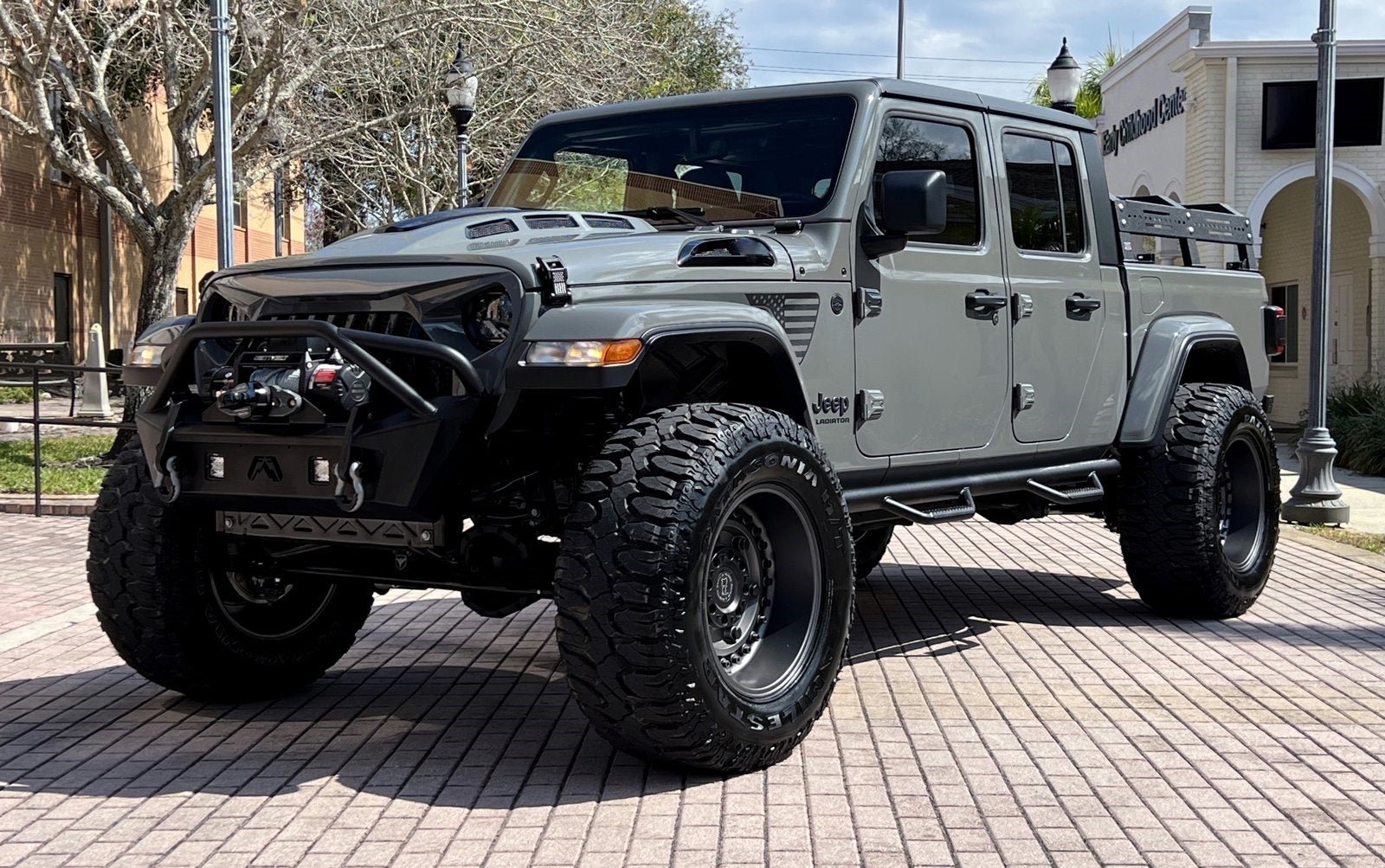 Used 2022 Jeep Gladiator Sport AWD/4WD image 2