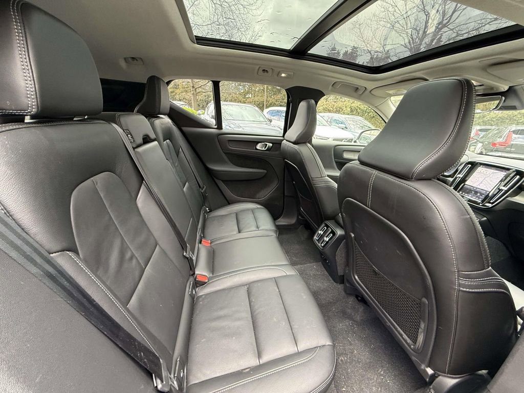 Used 2023 Volvo XC40 B5 Plus w/ Driver Assist Package AWD/4WD image 16
