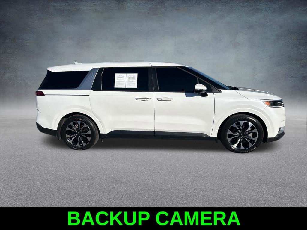 Used 2023 Kia Carnival EX image 4