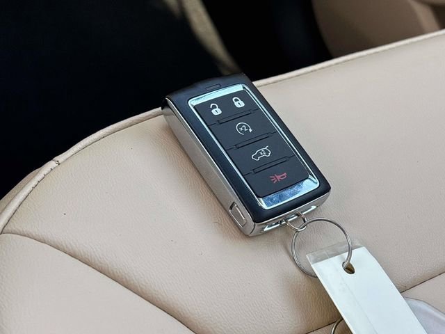 Used 2024 Jeep Grand Cherokee Limited w/ Black Appearance Package image 28