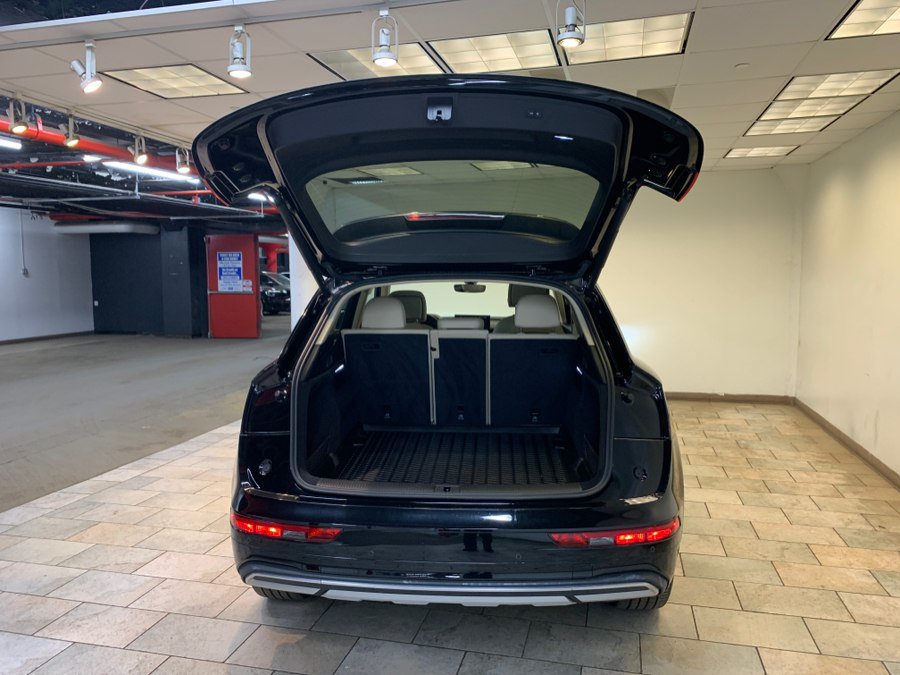 Used 2023 Audi Q5 2.0T Premium w/ Convenience Package AWD/4WD image 45
