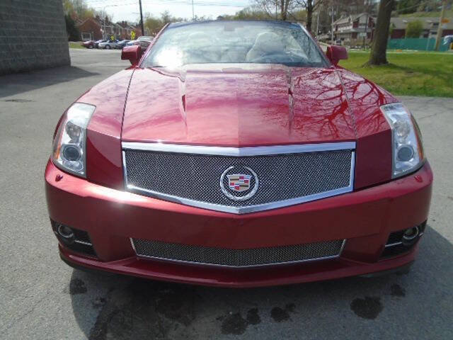 Used 2009 Cadillac XLR V RWD image 4