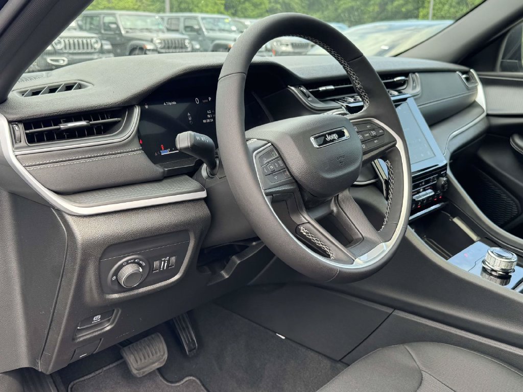 New 2026 Jeep Grand Cherokee Laredo X AWD/4WD image 2