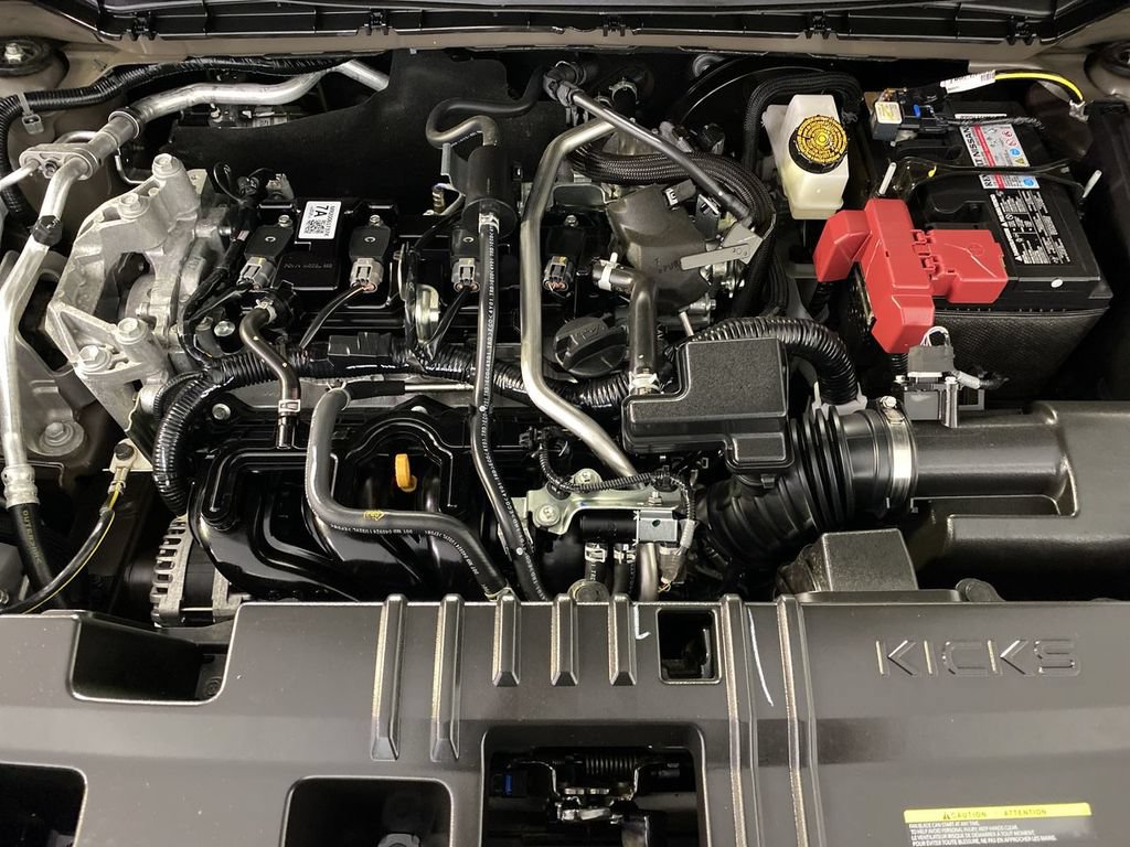 Used 2025 Nissan Kicks SR FWD image 33