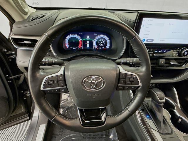Used 2023 Toyota Highlander Limited image 11