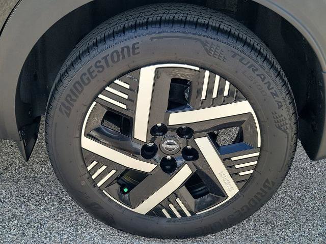 Certified 2025 Nissan Kicks SV image 13