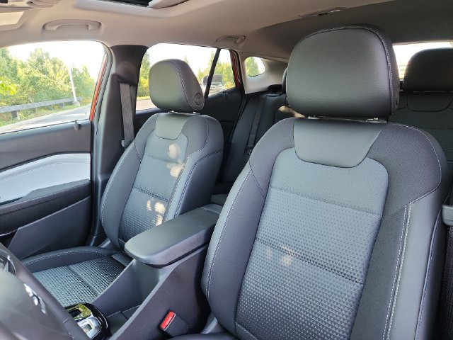 New 2026 Chevrolet Trax LT w/ Sunroof Package FWD image 13