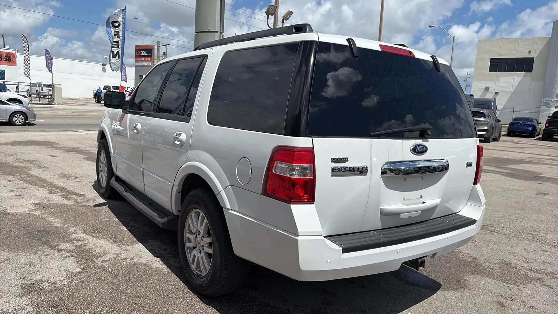 Used 2014 Ford Expedition XLT RWD image 7