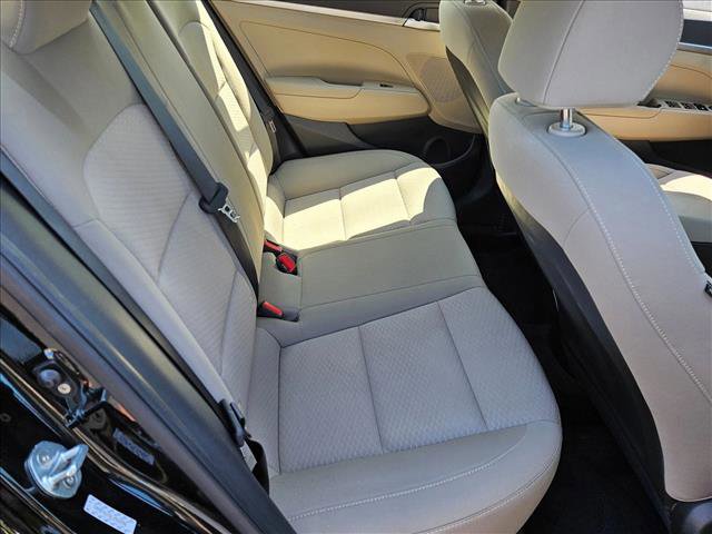 Used 2020 Hyundai Elantra SE w/ Winter Weather Package image 18