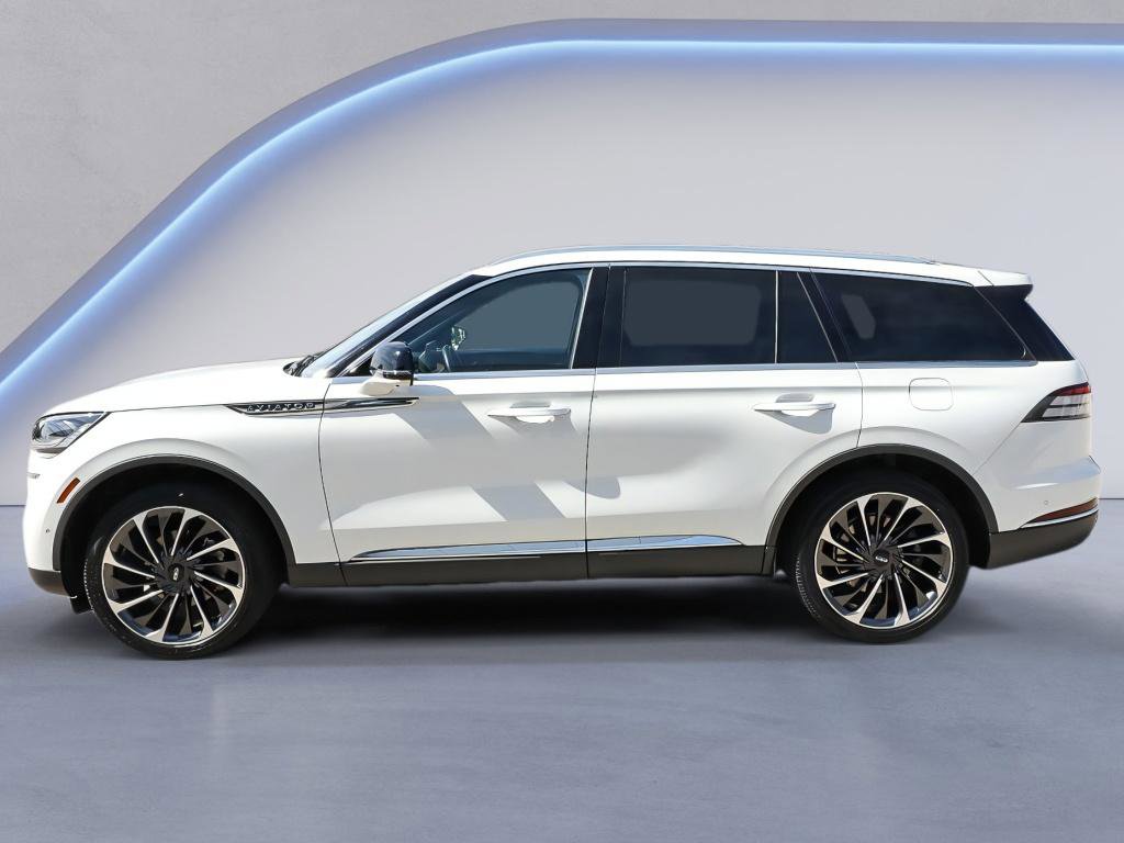 Used 2023 Lincoln Aviator Reserve w/ Equipment Group 201A AWD/4WD image 2