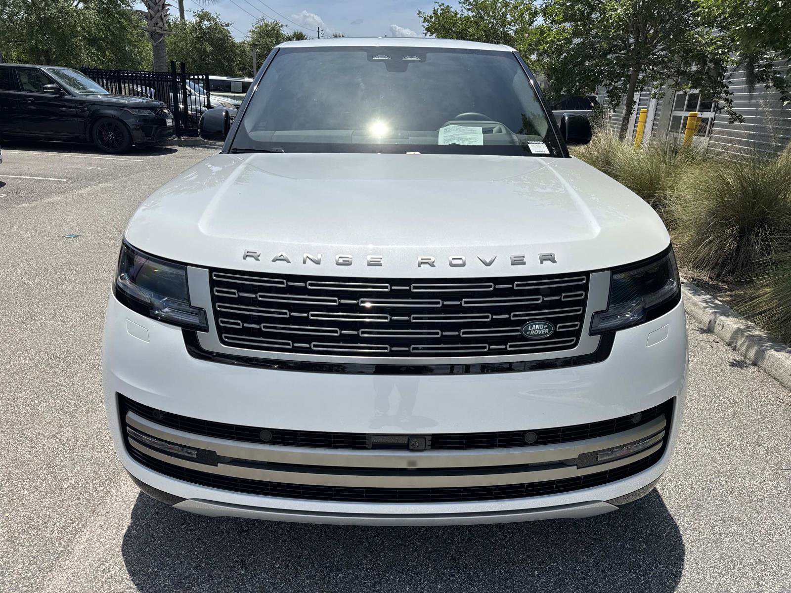 Certified 2025 Land Rover Range Rover Long Wheelbase SE AWD/4WD image 8