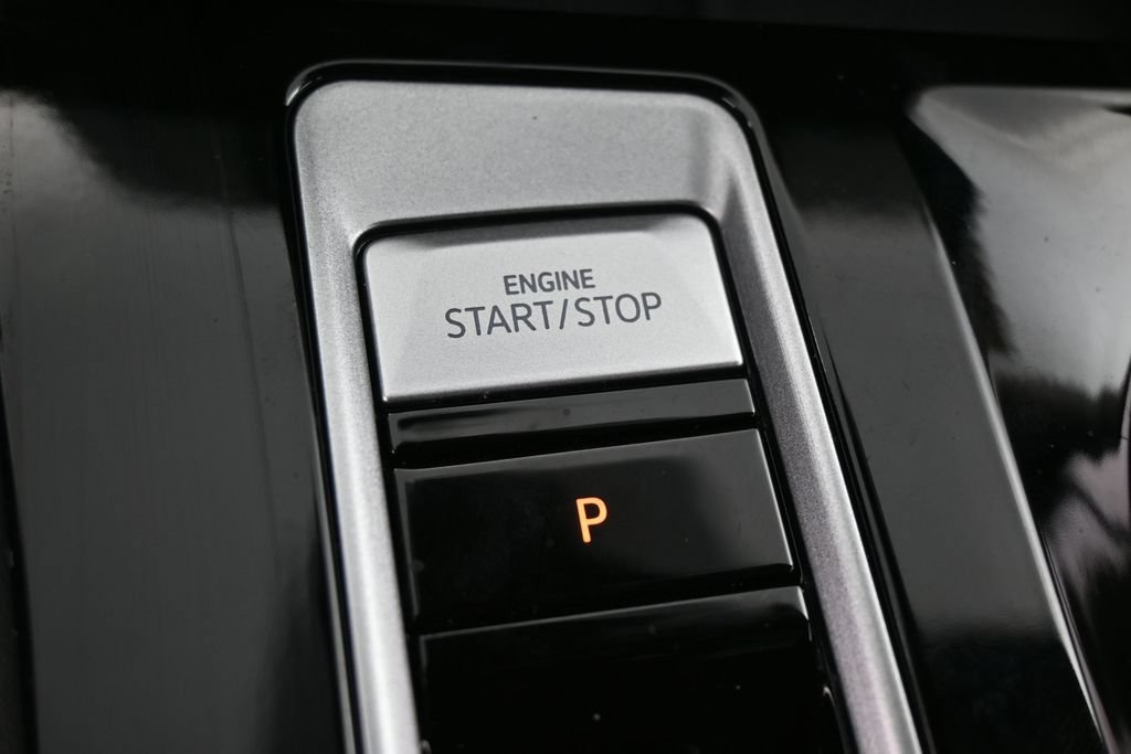 Used 2024 Volkswagen Atlas SE w/ Panoramic Sunroof Package FWD image 23