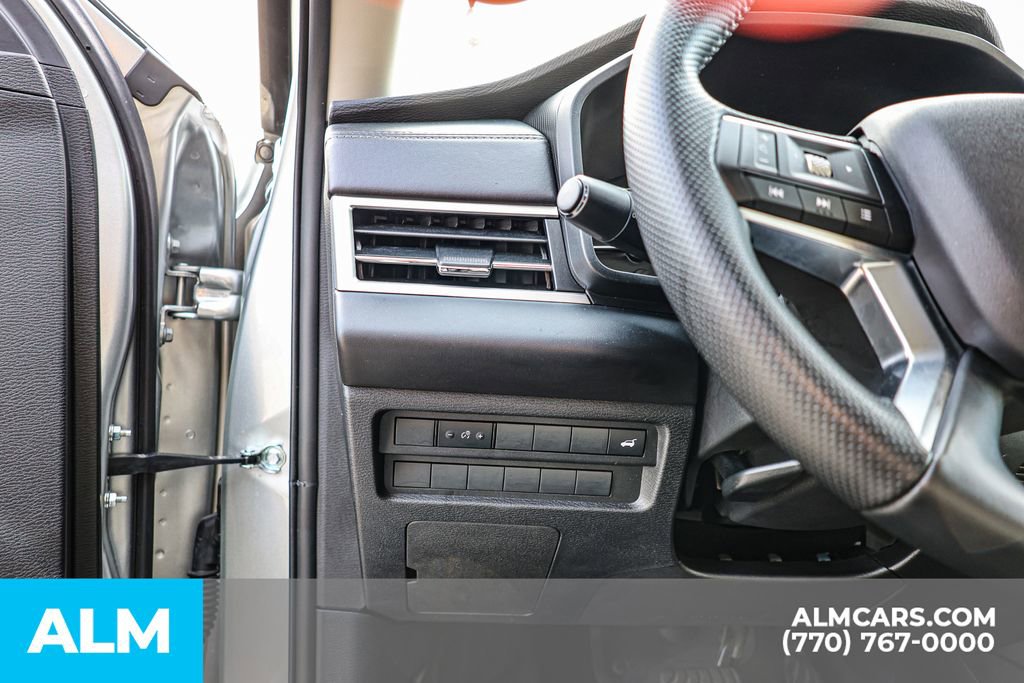 Used 2025 Mitsubishi Outlander SE image 29