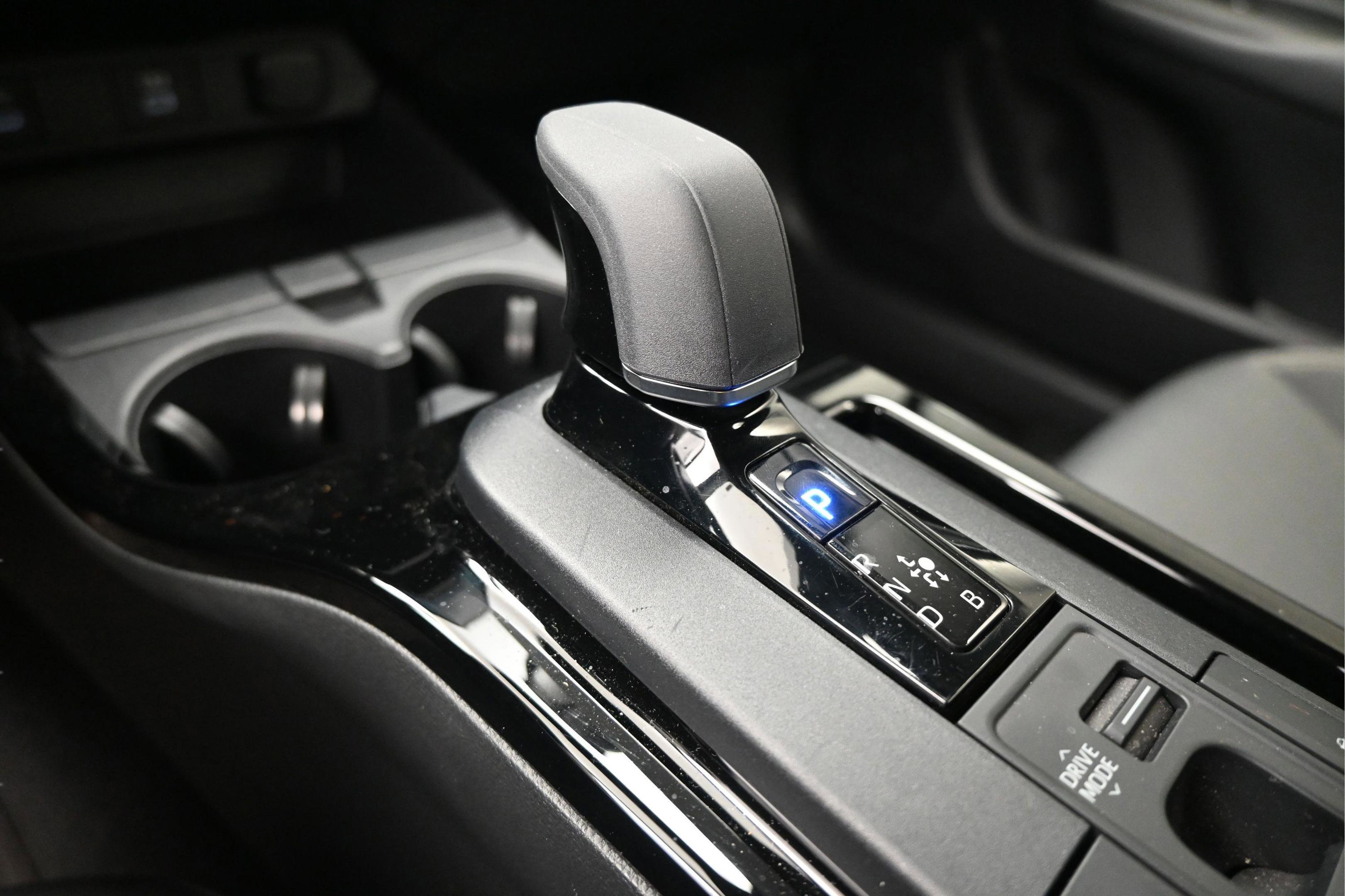 Used 2025 Toyota Prius XLE FWD image 30