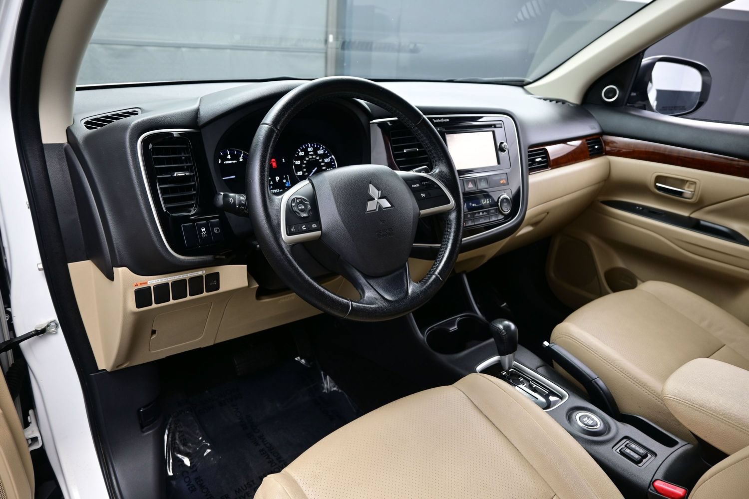 Used 2015 Mitsubishi Outlander SE AWD/4WD image 13